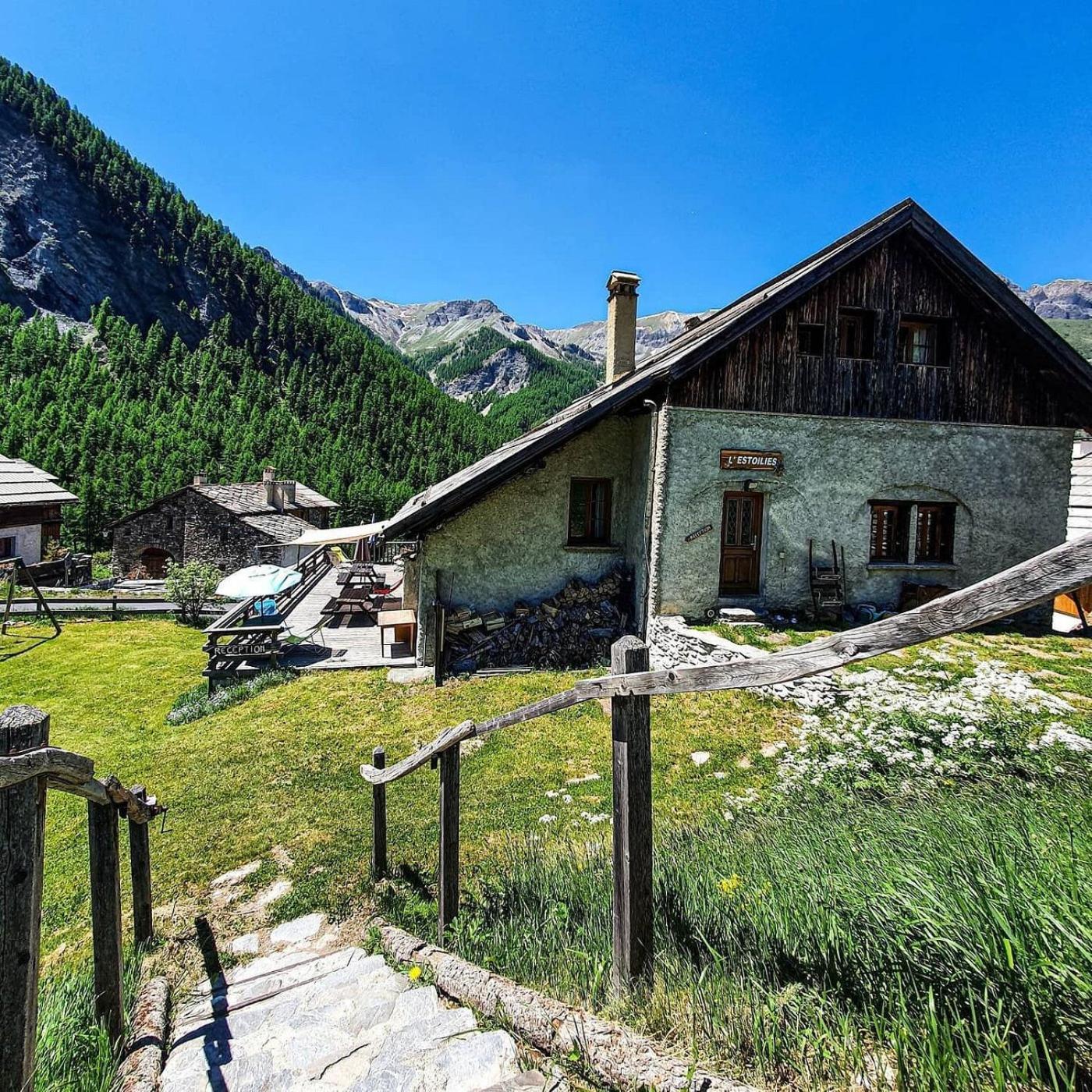 Auberge L'Estoilies Сен-Веран Экстерьер фото